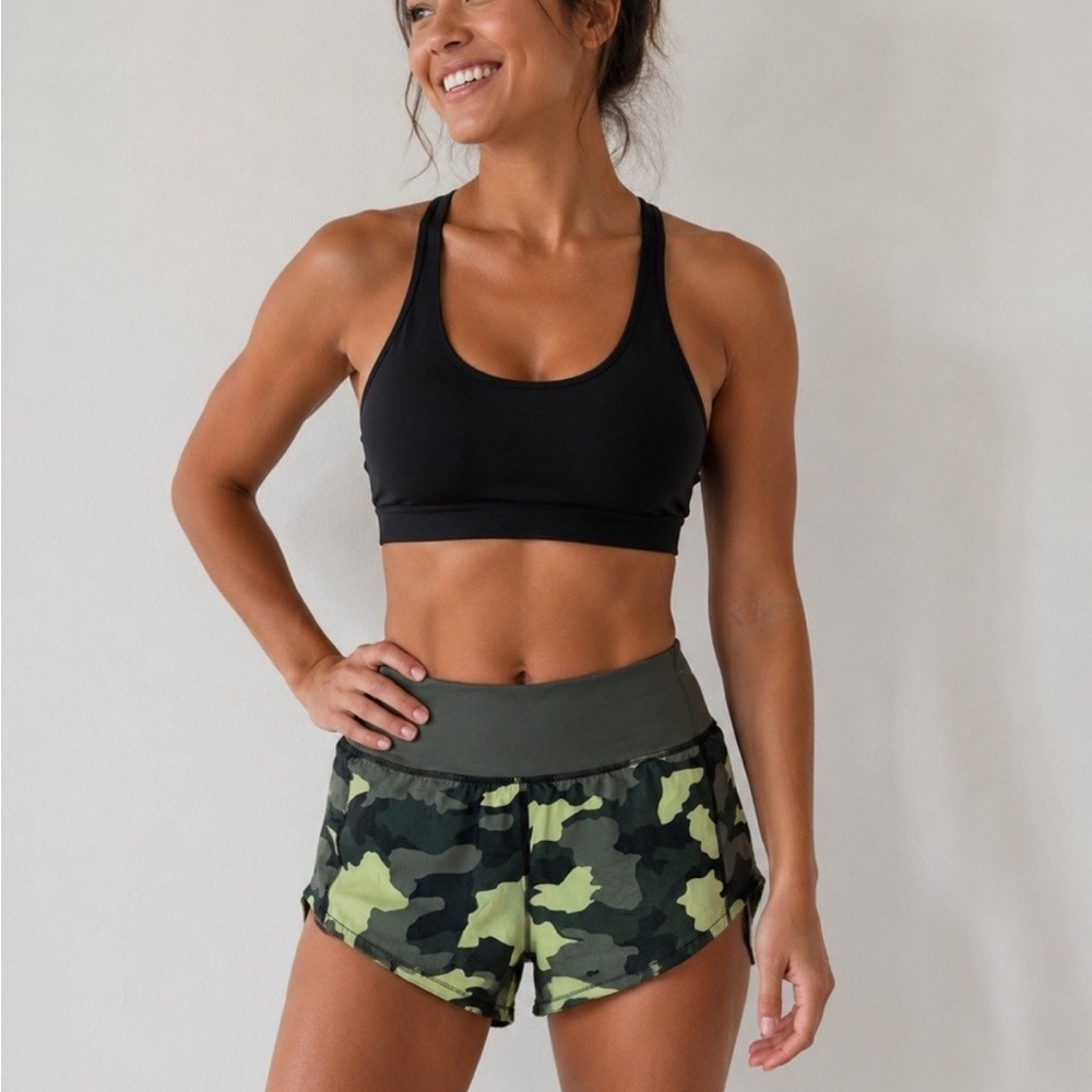 lululemon athletica speed shorts low rise 2.5” size 4 camo